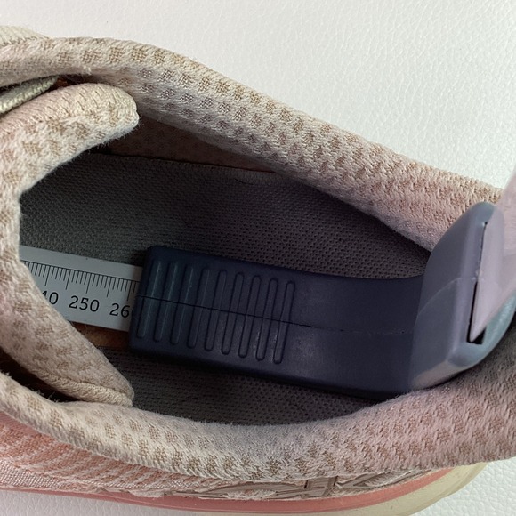 HOKA ONE ONE Clifton 9 Womens Shoes Size 9.5 Color: Sandstone/Cream main image 0